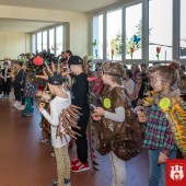 pokaz mody kostiumów jeżowych w Szkole Podstawowej nr 1