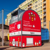 Czerwony pojemnik na elektrośmieci na Osiedlu 650-lecia