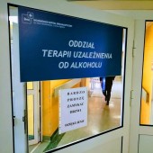 Wejście do oddziału w szpitalu wojewódzkim