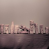 Ręcznie wykonane drewniane figury