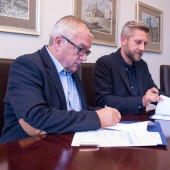 Prezes firmy Jaszpol podpisuje porozumienie o współpracy z Prezydentem Miasta Zgierza