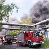 Jednostki Straży Pożarnej gaszą pożar składowiska