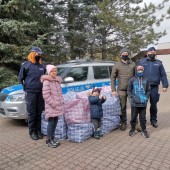 Policjanci z dziećmi - fot. Komenda Powiatowa Policji w Zgierzu