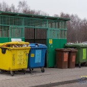 kolorowe pojemniki na odpady segregowane