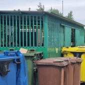Pergola z pojemnikami na odpady