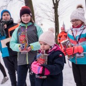 Kwestujący wolontariusze WOŚP